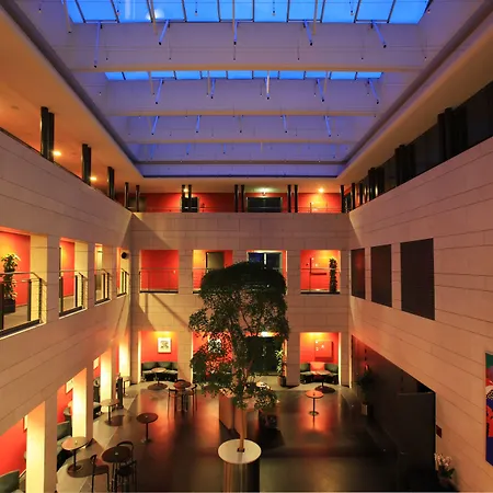 Hotel Svendborg מלון 4*