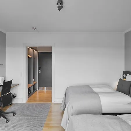 Hotel Svendborg מלון 4*